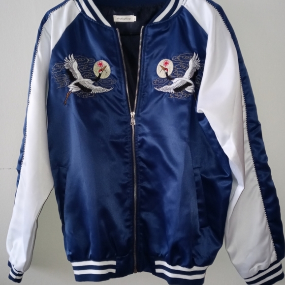 Embroidered lightweight jacket with 2 front pockets - Picture 2 of 3